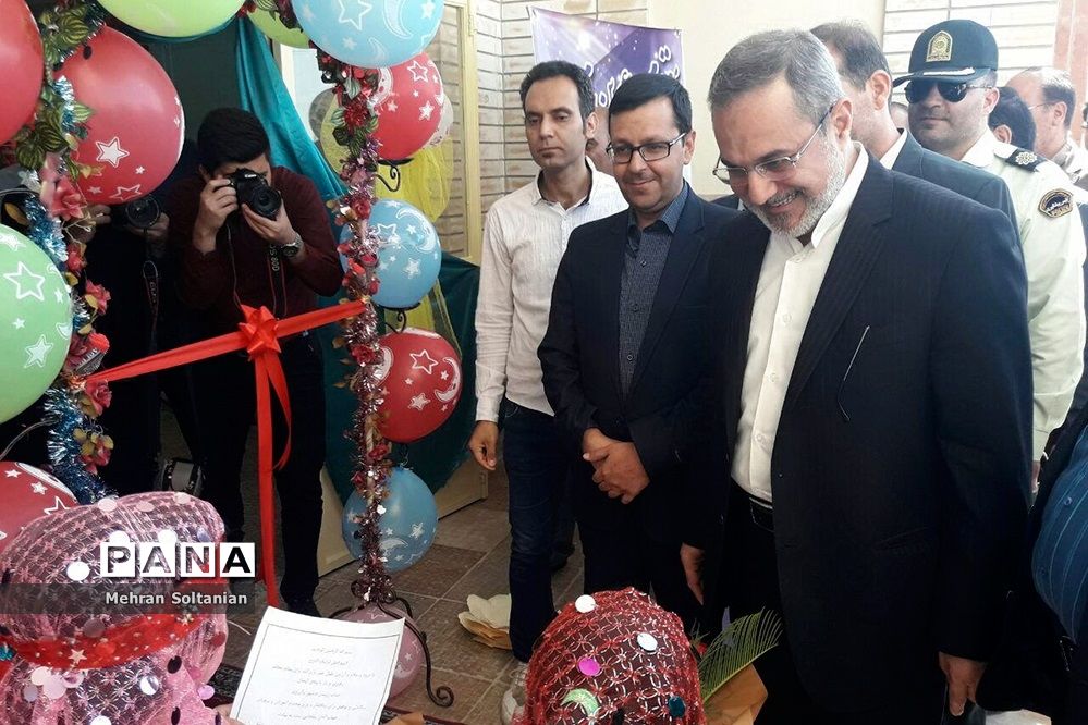 بازدید بطحایی از روند آماده‌سازی دبستان شهید بدیهی ناحیه ۴ اصفهان