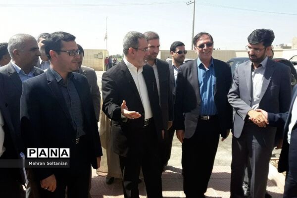 بازدید بطحایی از روند آماده‌سازی دبستان شهید بدیهی ناحیه ۴ اصفهان
