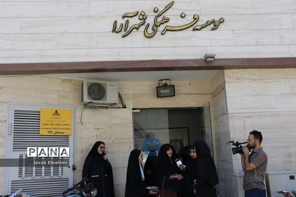 بازدید دانش آموزان دختر دوره های تابستانه سازمان دانش آموزی از موسسه فرهنگی شهر آرا مشهد