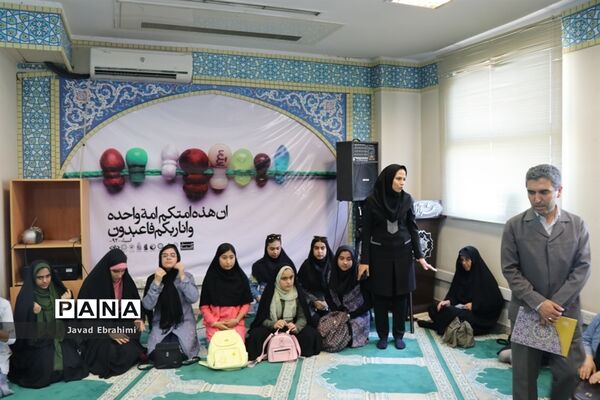 بازدید دانش آموزان دختر دوره های تابستانه سازمان دانش آموزی از موسسه فرهنگی شهر آرا مشهد