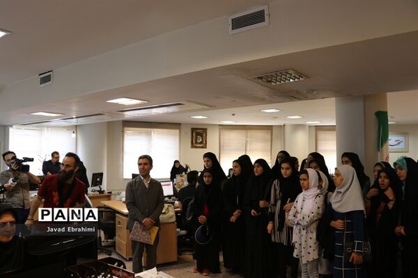 بازدید دانش آموزان دختر دوره های تابستانه سازمان دانش آموزی از موسسه فرهنگی شهر آرا مشهد