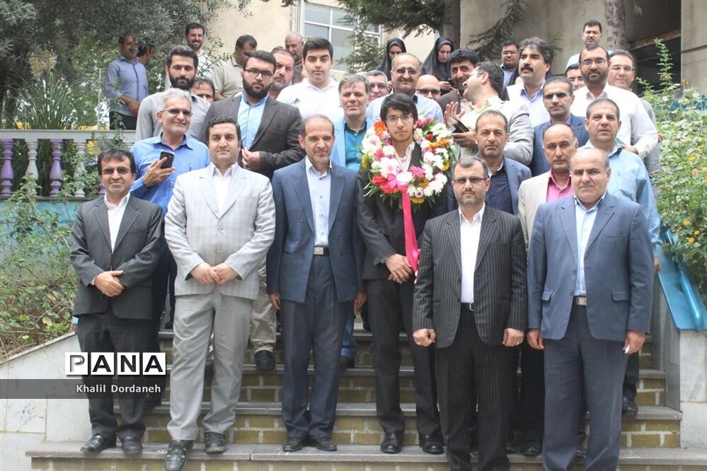 استقبال و تجلیل از «محمد شریفی کیاسری» دانش‌آموز برنده مدال طلای المپیاد جهانی ریاضی