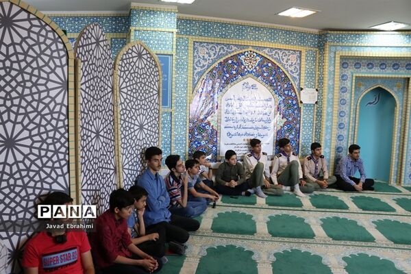 بازدید دانش‌آموزان پسر دوره‌های تابستانه سازمان دانش آموزی از موسسه فرهنگی شهر آرا مشهد