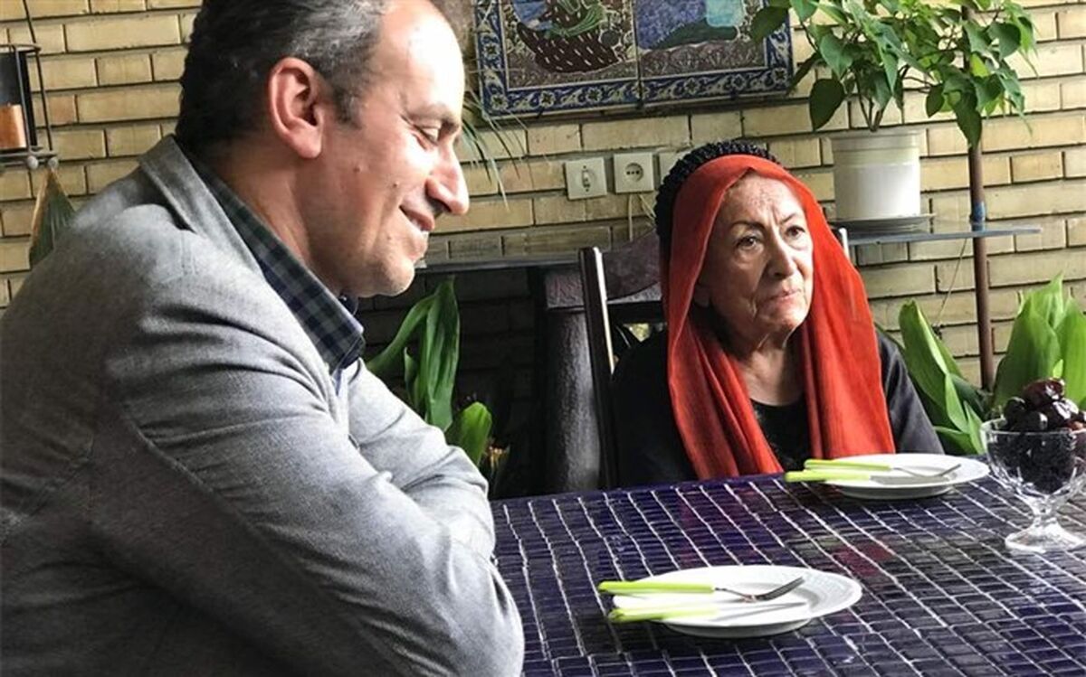 دیدار معاون امور هنری و مدیر کل هنرهای نمایشی با پری صابری