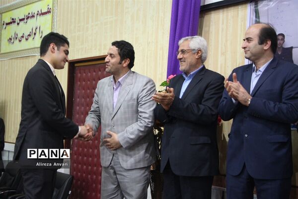 تجلیل از دانش‌آموزان مدال‌آور در المپیاد جهانی ریاضی