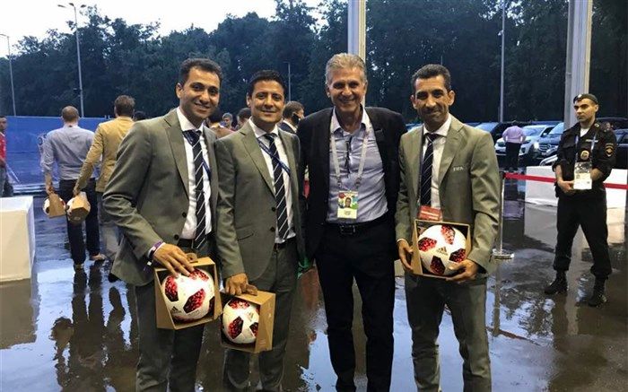 عکس یادگاری کی‌روش با داوران افتخارآفرین ایرانی