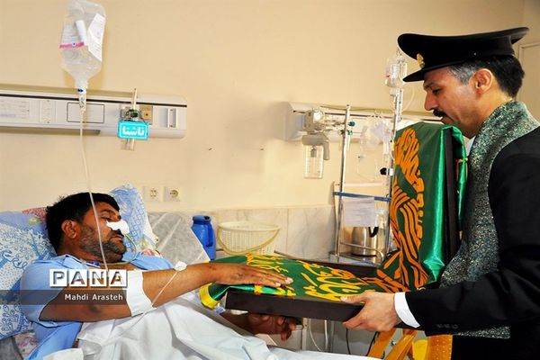 دیدار خادمان رضوی با بیماران بیمارستان شهدای قاین