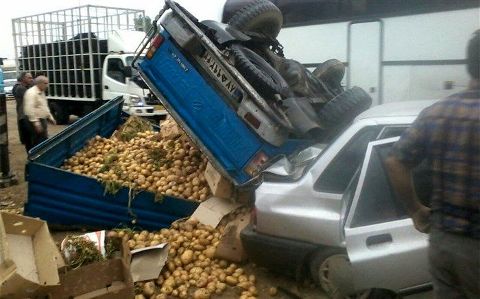 تصادف زنجیره‌ای خودرو سردار آزمون در جاده نکا-بهشهر