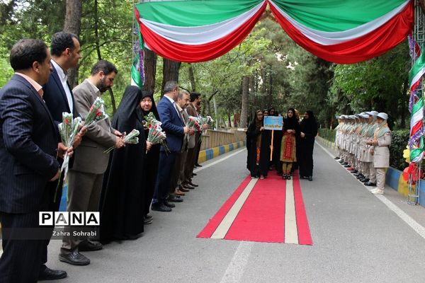 حضور دانش‌آموزان دختر مناطق مرزی کشور در اردوگاه شهید با‌هنر تهران