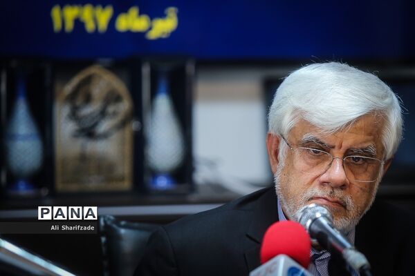 نشست خبری محمدرضا عارف