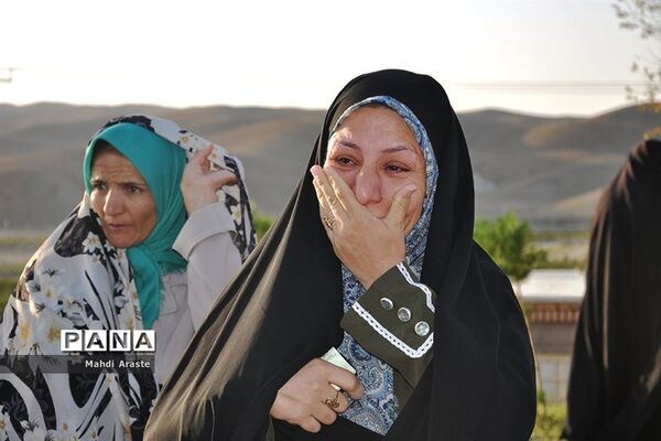 غبار روبی مزار شهید محمد کیانی در روستای منصورآبادشهرستان درمیان توسط خدام رضوی