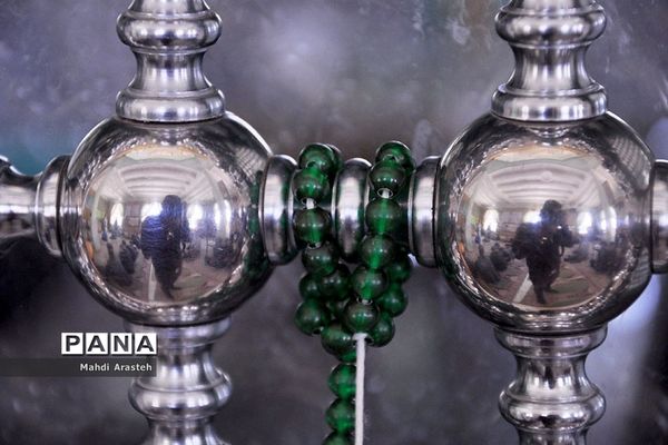 حضور کاروان زیر سایه خورشید در مزار بی بی صاحبه روستای نوزاد شهرستان درمیان