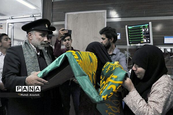 ورود کاروان خدام حرم مطهر رضوی به بیمارستان شهیدآتشدست نهبندان