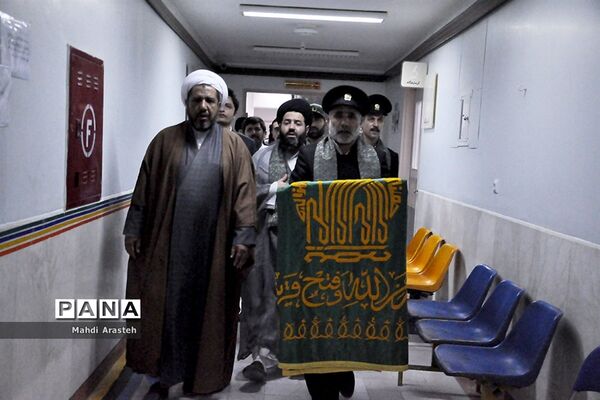 ورود کاروان خدام حرم مطهر رضوی به بیمارستان شهیدآتشدست نهبندان