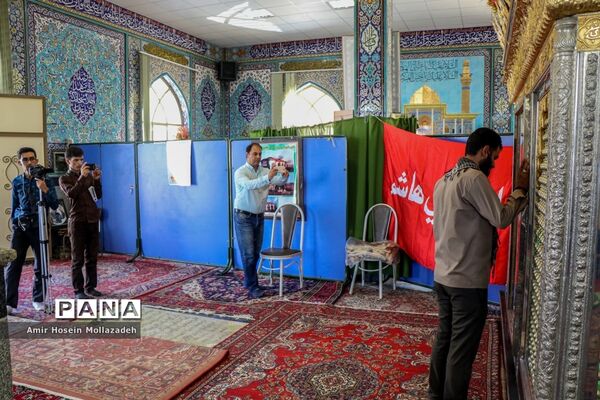 بازدید خبرنگاران از امامزادگان و بقاع متبرکه آذربایجان غربی
