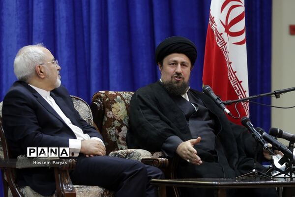 تجدید میثاق ظریف و روسای نمایندگی های ایران در جهان با آرمان های امام خمینی (ره)