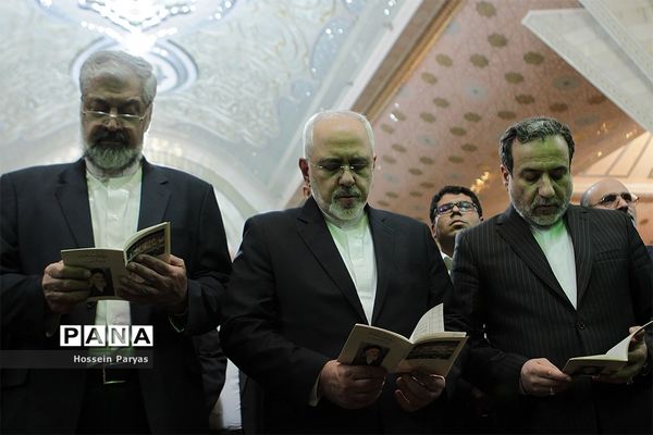 تجدید میثاق ظریف و روسای نمایندگی های ایران در جهان با آرمان های امام خمینی (ره)