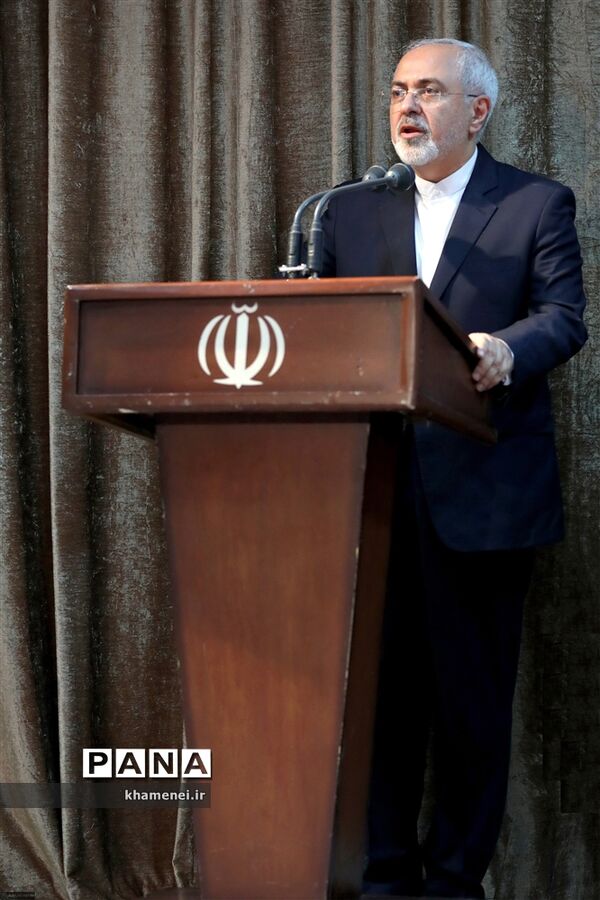 دیدار وزیر امور خارجه، سفیران و مسئولان نمایندگی‌های ایران در خارج از کشور با مقام معظم رهبری