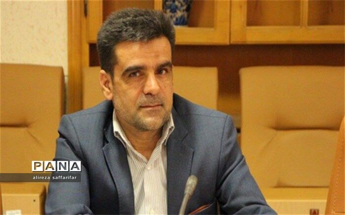 مدیر آموزش و پرورش اردستان: دریافت وجه  از دانش آموزان هنگام ثبت نام تخلف است