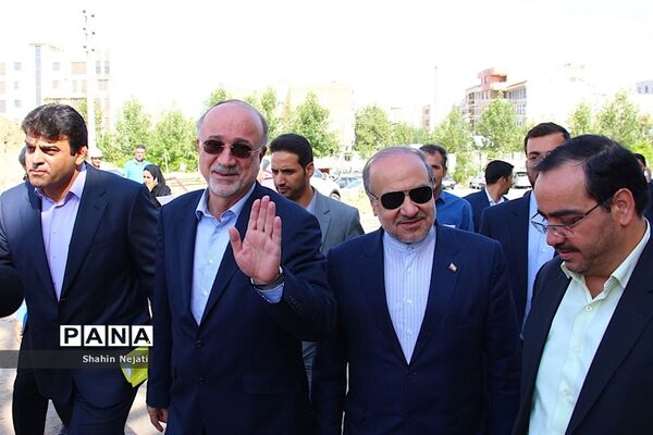 بازدید وزیر ورزش و جوانان و استاندار البرز از پروژه ورزشگاه 6 هزار نفری انقلاب کرج و افتتاح سالن چند منظوره ورزشی
