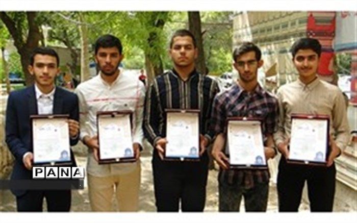 دانش‌آموزان لنده‌ای که موفق به کسب رتبه های برتر مسابقات کشوری قرآن شدند مورد تجلیل قرار گرفتند