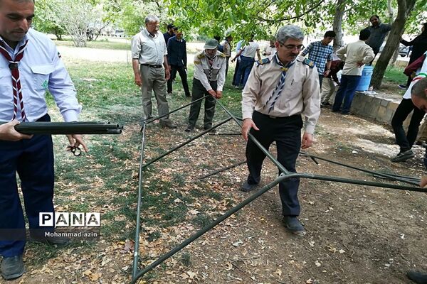 آموزش چوب بندی و چادر زنی در اردوی آمادگی اعضای پیشتاز