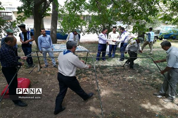 آموزش چوب بندی و چادر زنی در اردوی آمادگی اعضای پیشتاز