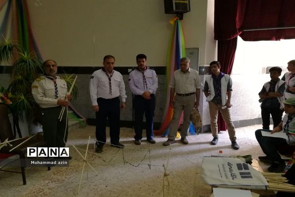 آموزش چوب بندی و چادر زنی در اردوی آمادگی اعضای پیشتاز