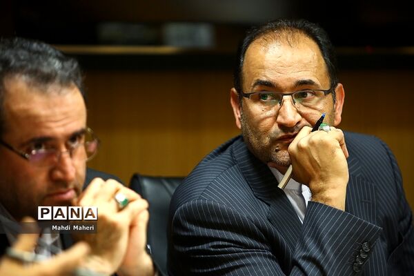 نشست صمیمانه وزیر آموزش و پرورش با نمایندگان فراکسیون اهل سنت مجلس شورای اسلامی