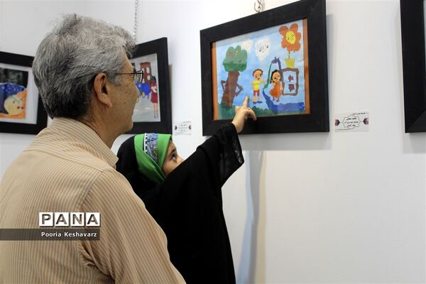 نمایشگاه نقاشی دختر 6 ساله شیرازی