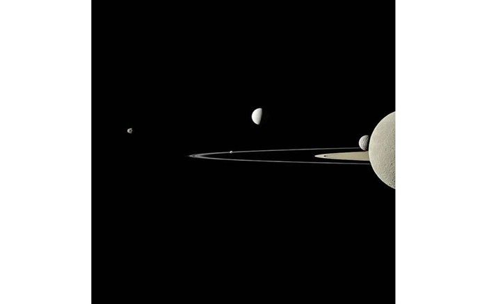 عکس روز ناسا؛ شکار قمرهای زحل توسط فضاپیمای بازنشسته
