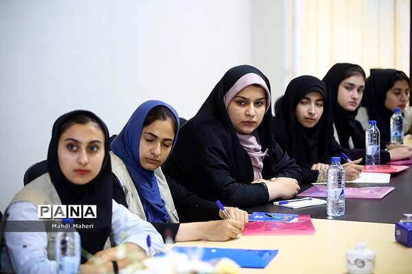 آموزش خبرنویسی و عکاسی خبری ویژه دانش آموزان شهرستان محمودآباد