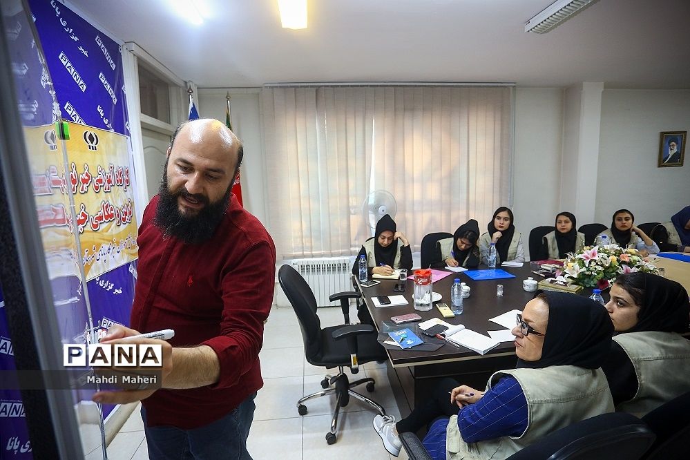 آموزش خبرنویسی و عکاسی خبری ویژه دانش آموزان شهرستان محمودآباد