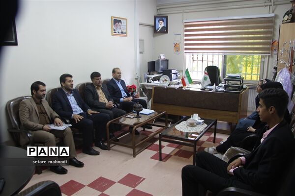 جلسه ابلاغ اعتبار نامه به نمایندگان منتخب شورای دانش آموزی استان همدان