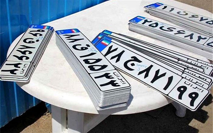 دستگیری سارق خودروی لوکس هنگام تعویض پلاک