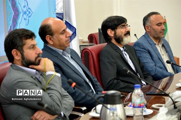 دیدار نمایندگان مجلس و مجمع دانش آموزی خوزستان با مدیرکل آموزش و پرورش و استاندار