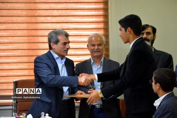 دیدار نمایندگان مجلس و مجمع دانش آموزی خوزستان با مدیرکل آموزش و پرورش و استاندار