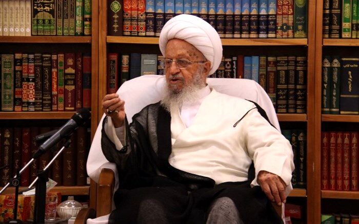 انتقادهمزمان آیت الله مکارم شیرازی  به دولت و قوه قضاییه