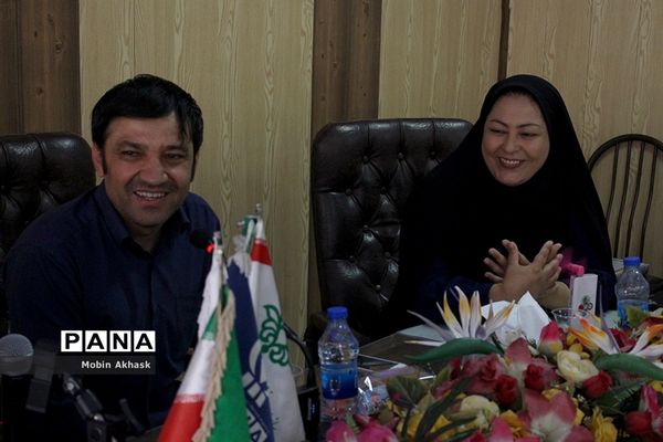 نشست صمیمی خبرنگاران پانا با علیرضا رنجی پور، بازیگر و طنز پرداز