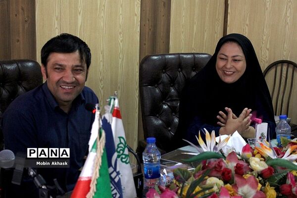 نشست صمیمی خبرنگاران پانا با علیرضا رنجی پور، بازیگر و طنز پرداز
