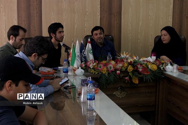 نشست صمیمی خبرنگاران پانا با علیرضا رنجی پور، بازیگر و طنز پرداز