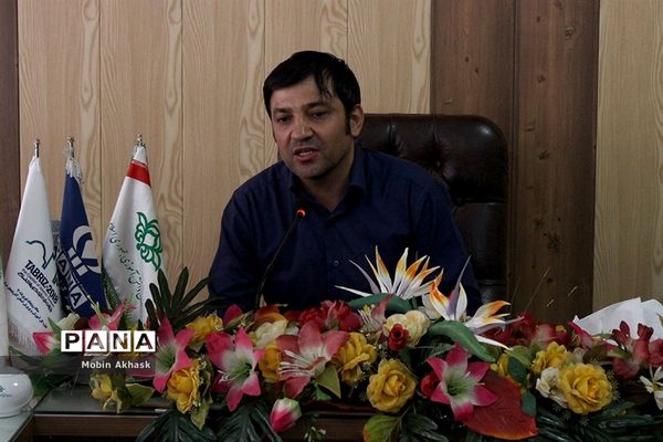 نشست صمیمی خبرنگاران پانا با علیرضا رنجی پور، بازیگر و طنز پرداز