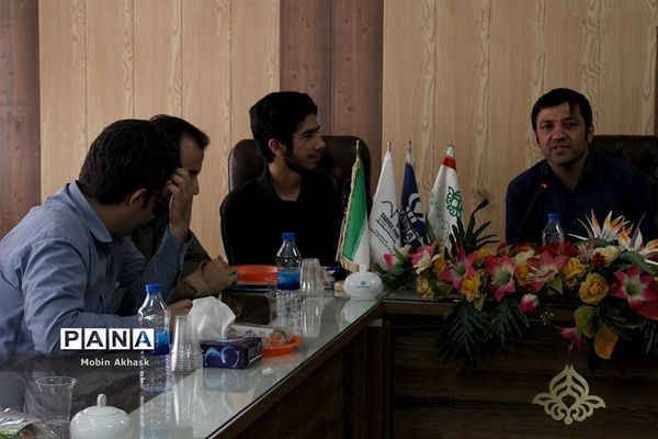 نشست صمیمی خبرنگاران پانا با علیرضا رنجی پور، بازیگر و طنز پرداز