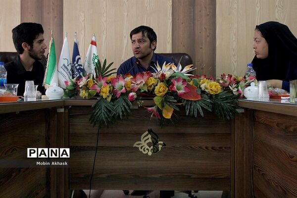 نشست صمیمی خبرنگاران پانا با علیرضا رنجی پور، بازیگر و طنز پرداز