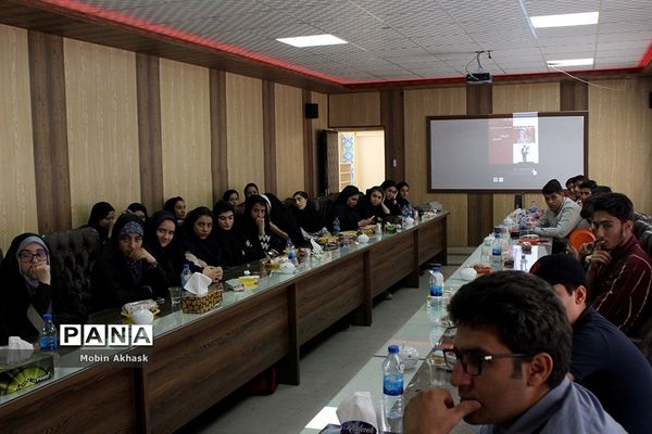 نشست صمیمی خبرنگاران پانا با علیرضا رنجی پور، بازیگر و طنز پرداز