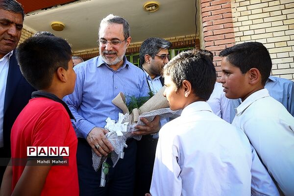 بازدید وزیر آموزش و پرورش از پروژه‌های عمرانی استان کرمان