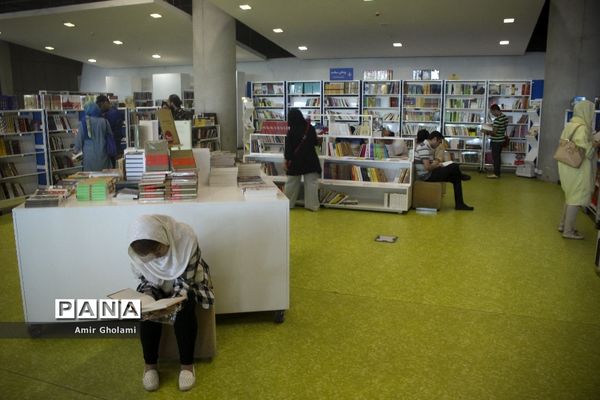 بازدید دانش آموزان پیشتاز پسر هشتمین اردوی ملی از باغ کتاب