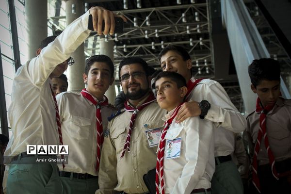 بازدید دانش آموزان پیشتاز پسر هشتمین اردوی ملی از باغ کتاب