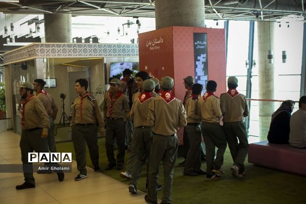 بازدید دانش آموزان پیشتاز پسر هشتمین اردوی ملی از باغ کتاب