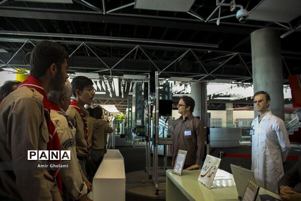 بازدید دانش آموزان پیشتاز پسر هشتمین اردوی ملی از باغ کتاب